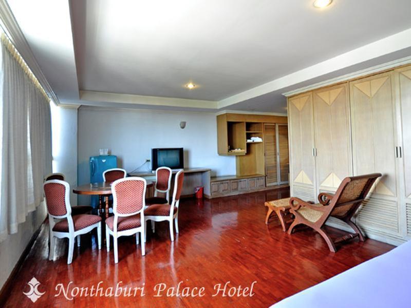 Nonthaburi Palace Hotel Buitenkant foto